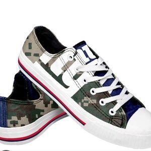 New in box Men's NY Giants canvas low top sneakers 9 FOCO